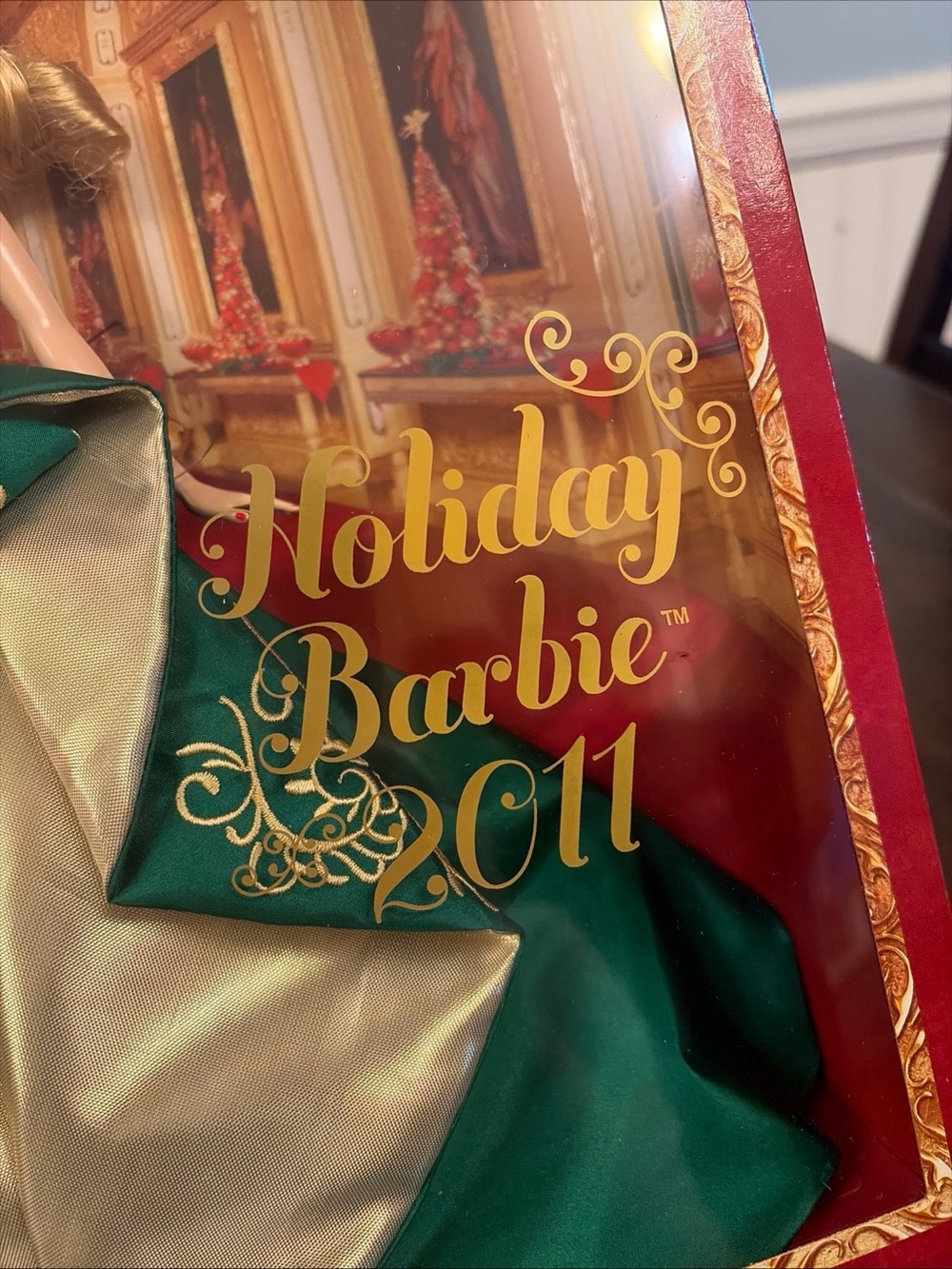2011 Holiday Barbie Doll SEALED Mattel T7914 Blonde Hair Green Gold Dress - Picture 5 of 6